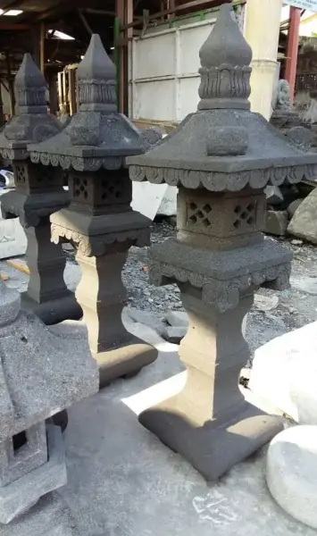 Product image 3 of the product “Japanese style Garden Lantern, made from Andesit Stone. Multipart. 120 cm Height, Roof is 30 cm width. ”